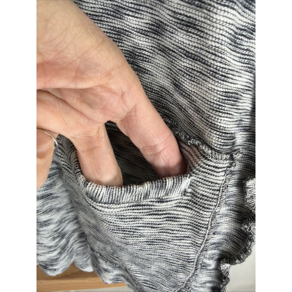 NWT Fenini Black White Crew Neck Raw Seams Long Sleeve Tunic #0985 Size XS - Picture 2 of 4